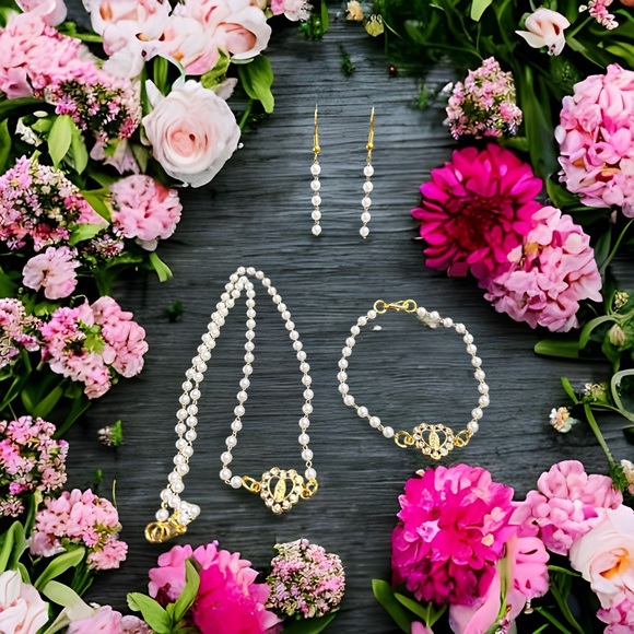 Virgen Heart Pendant set - Picture 3 of 3